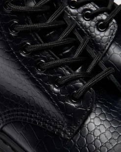 1460 Croc Emboss Leder Stiefel in Schwarz