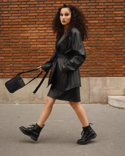 1460 Mono Milled Leder Schnürstiefel in Schwarz