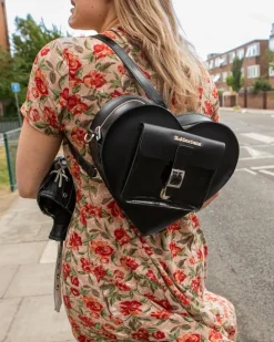 Herzförmige Ledertasche in Schwarz