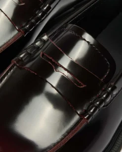 Mayfare Rub Off Leder Loafer in Cherry Red