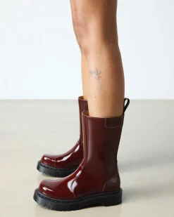 Rejena Lackleder Stiefel in Cherry Red